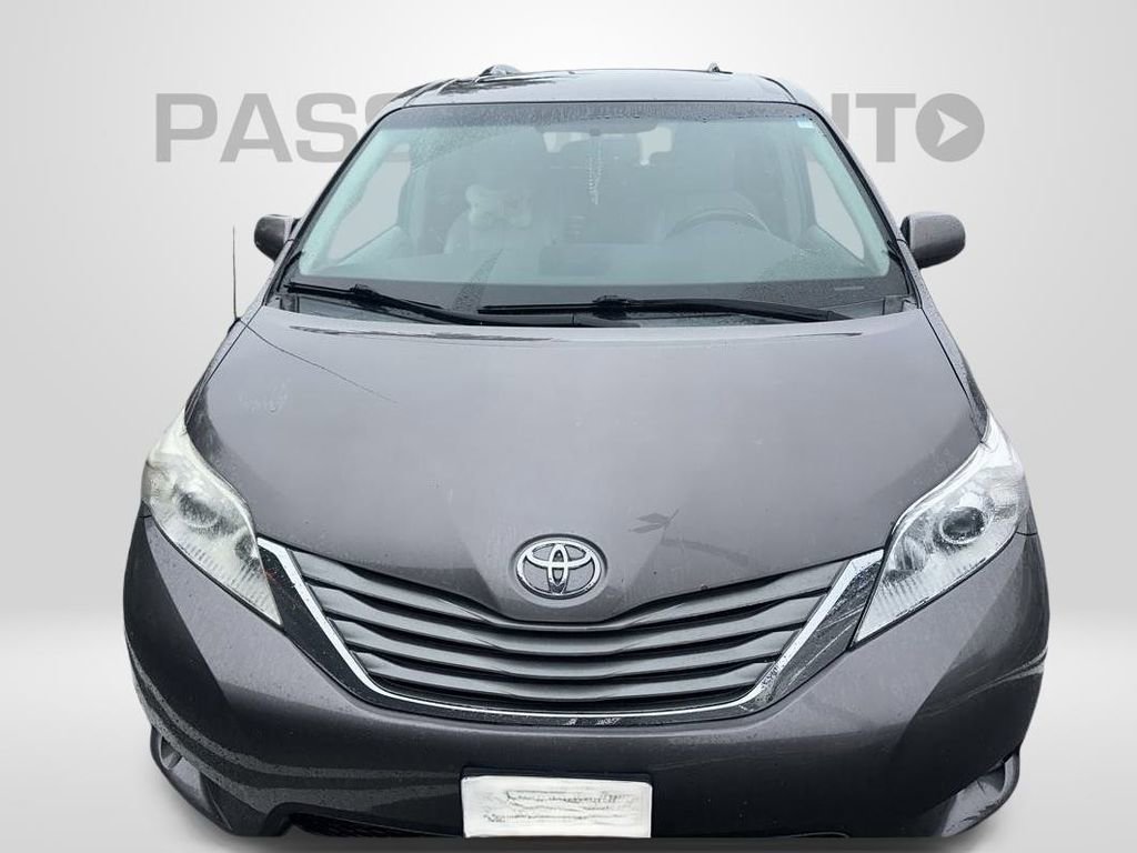 Used 2013 Toyota Sienna XLE image 45