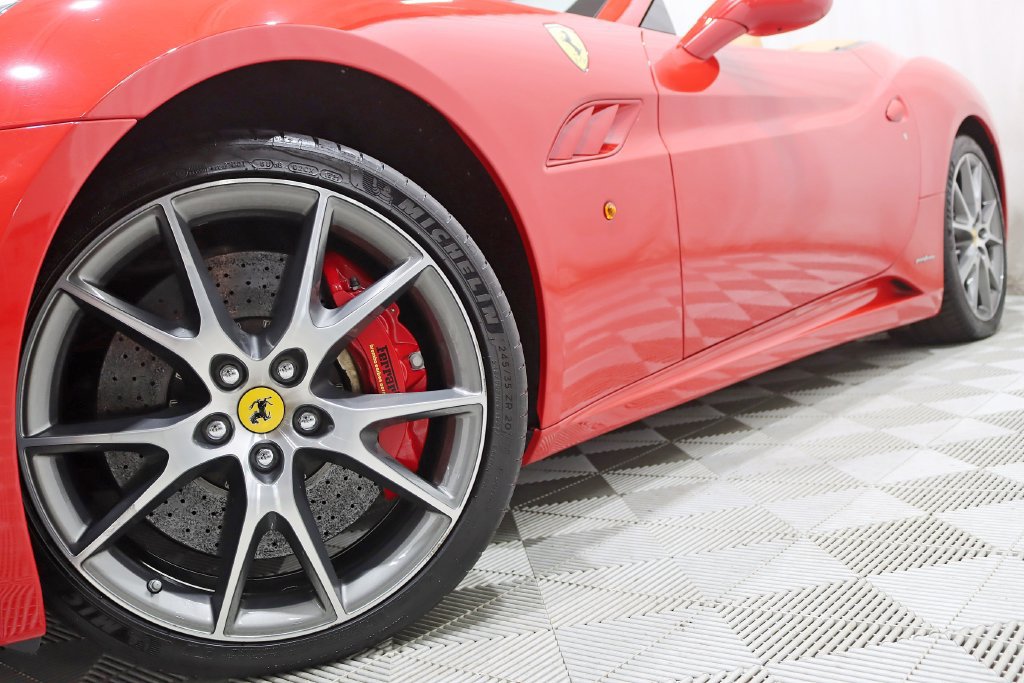 Used 2012 Ferrari California RWD image 5