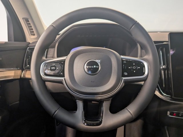 Used 2025 Volvo XC90 B6 Plus image 17