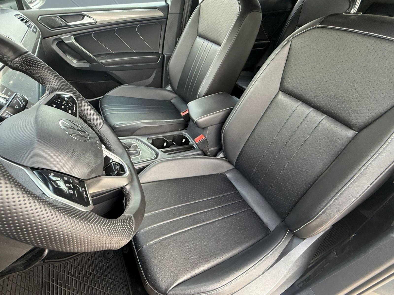 Certified 2022 Volkswagen Tiguan SE R-Line image 12