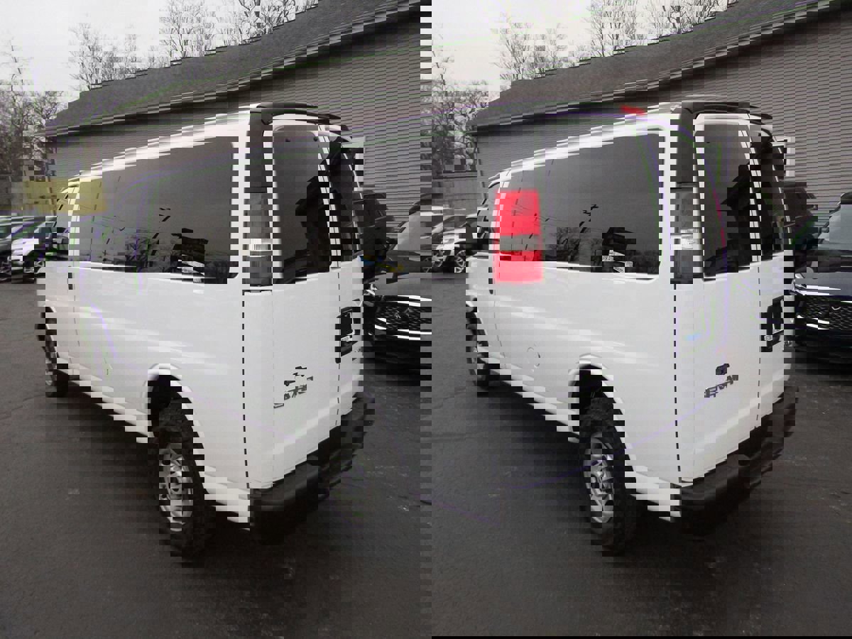 Used 2023 GMC Savana 3500 LS image 3