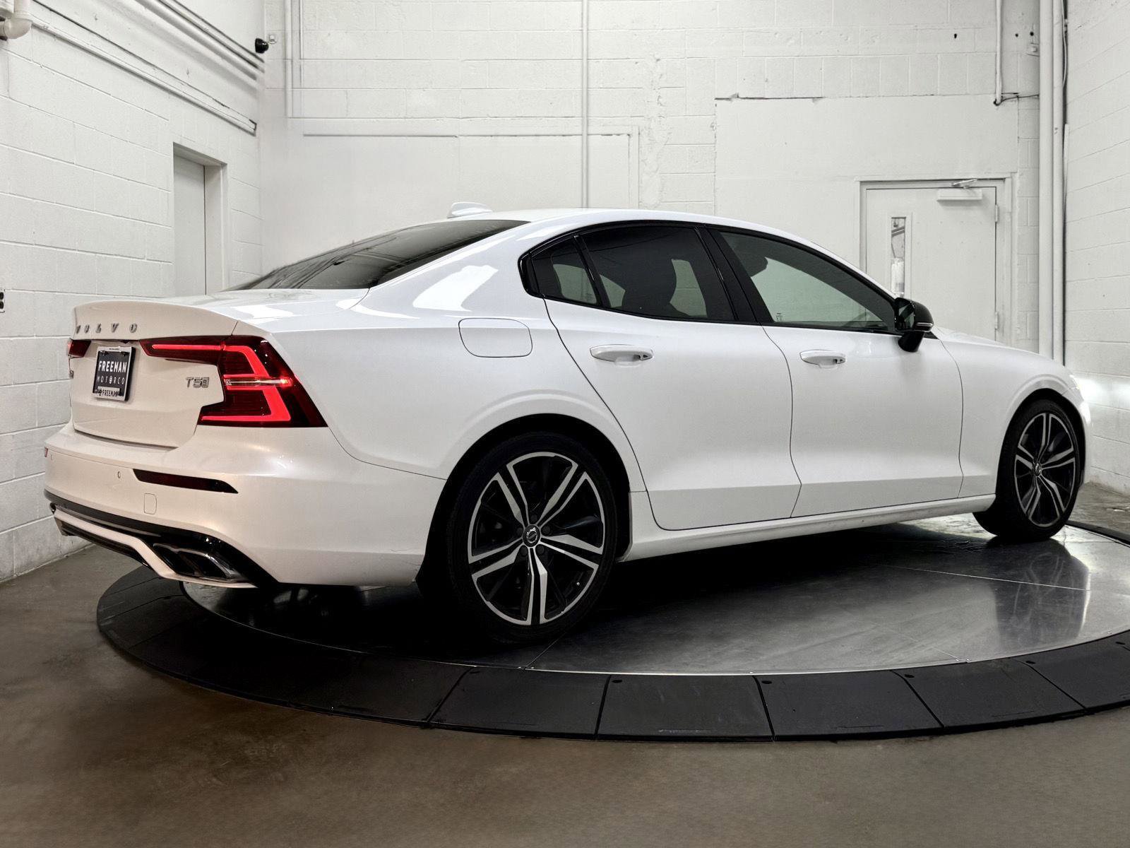 Used 2019 Volvo S60 T5 R-Design image 7