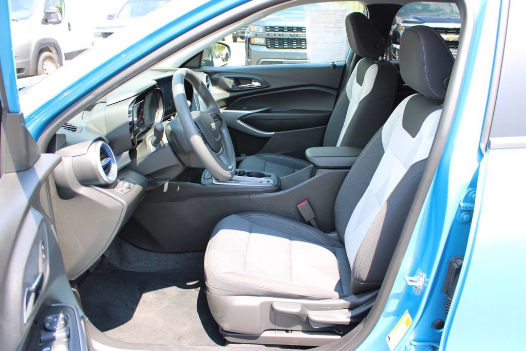 Certified 2025 Chevrolet Trax LS FWD image 7