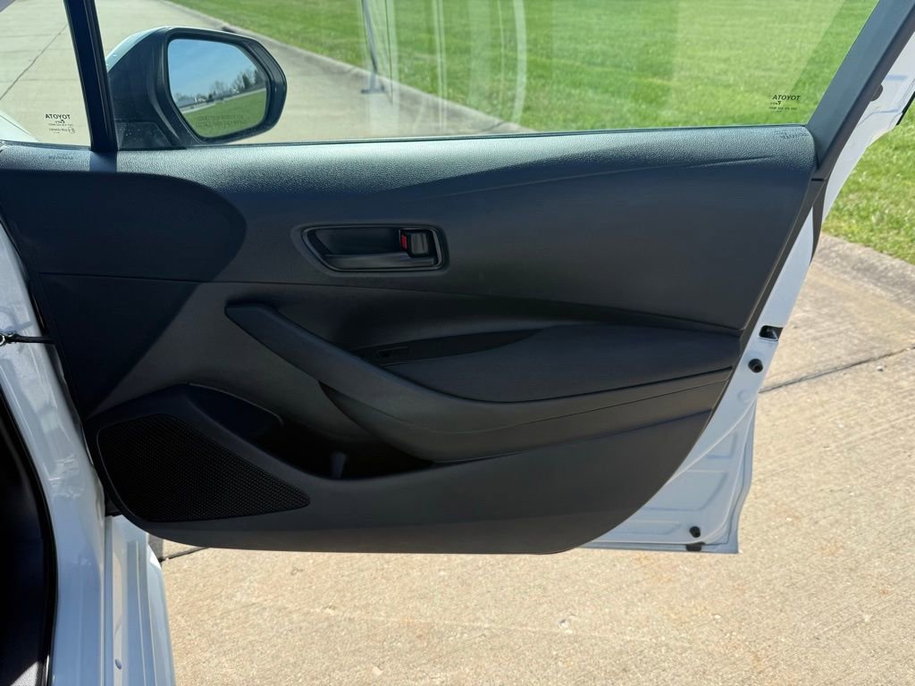 Used 2025 Toyota Corolla LE image 20