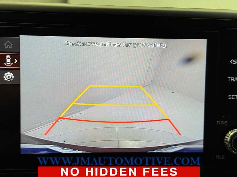 Used 2024 Kia Carnival LX image 31