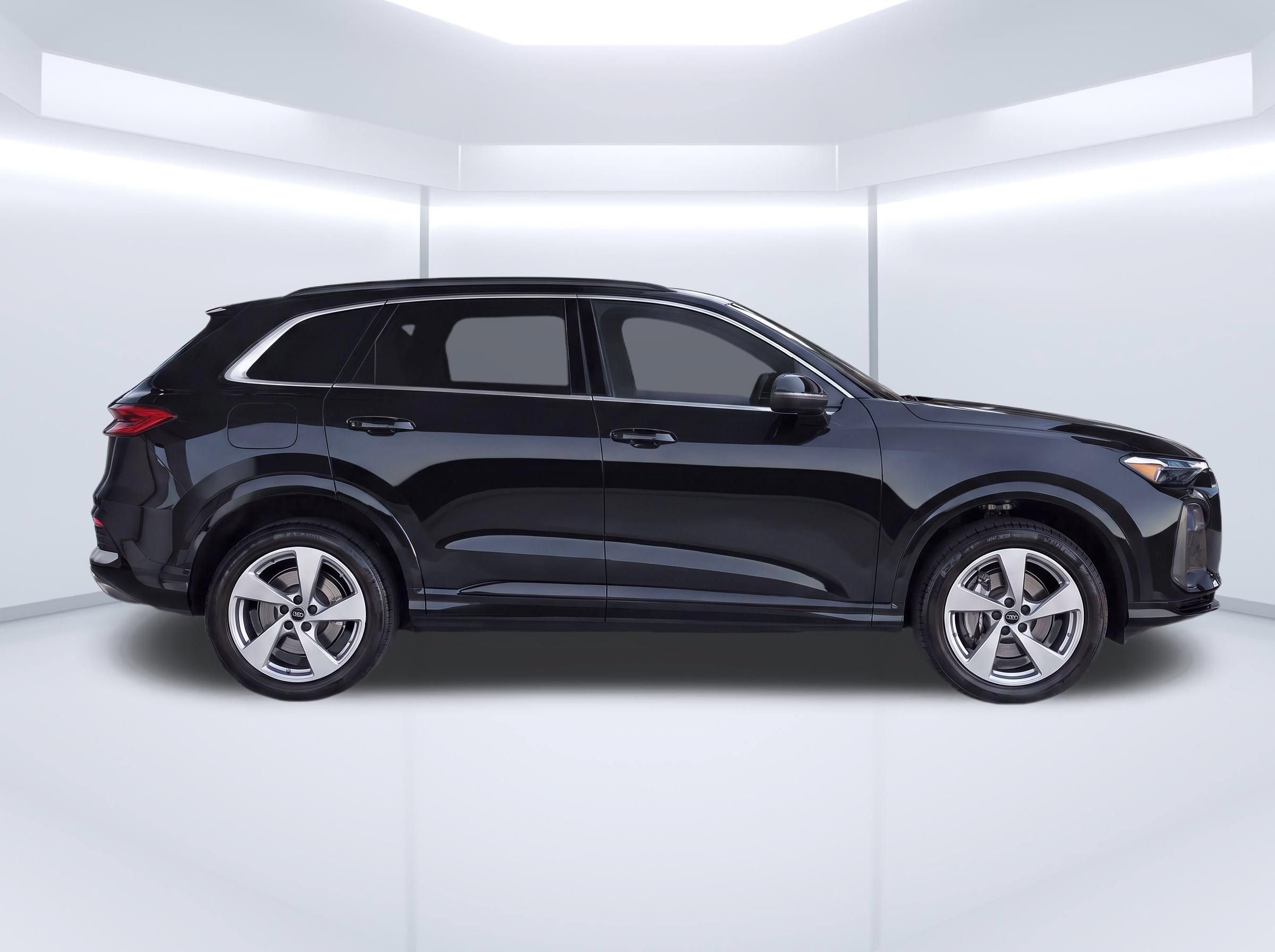 Certified 2025 Audi Q5 Premium Plus w/ Premium Plus AWD/4WD image 8