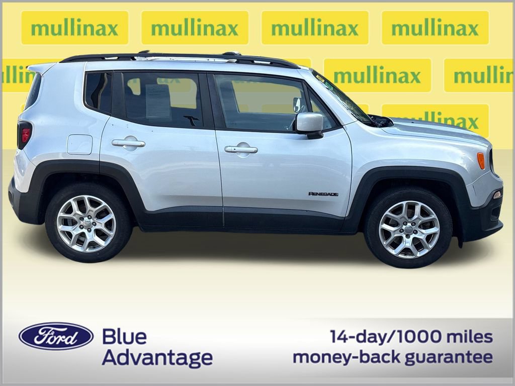 Used 2018 Jeep Renegade Latitude FWD image 2