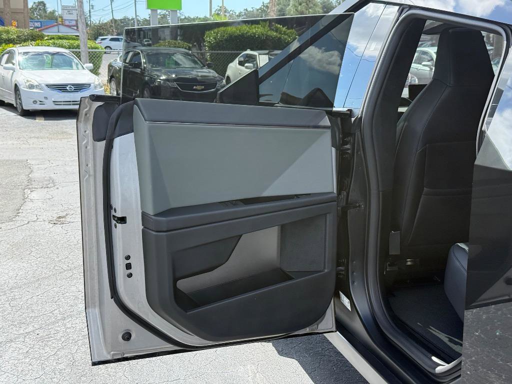 Used 2024 Tesla Cybertruck AWD Crew Cab image 12