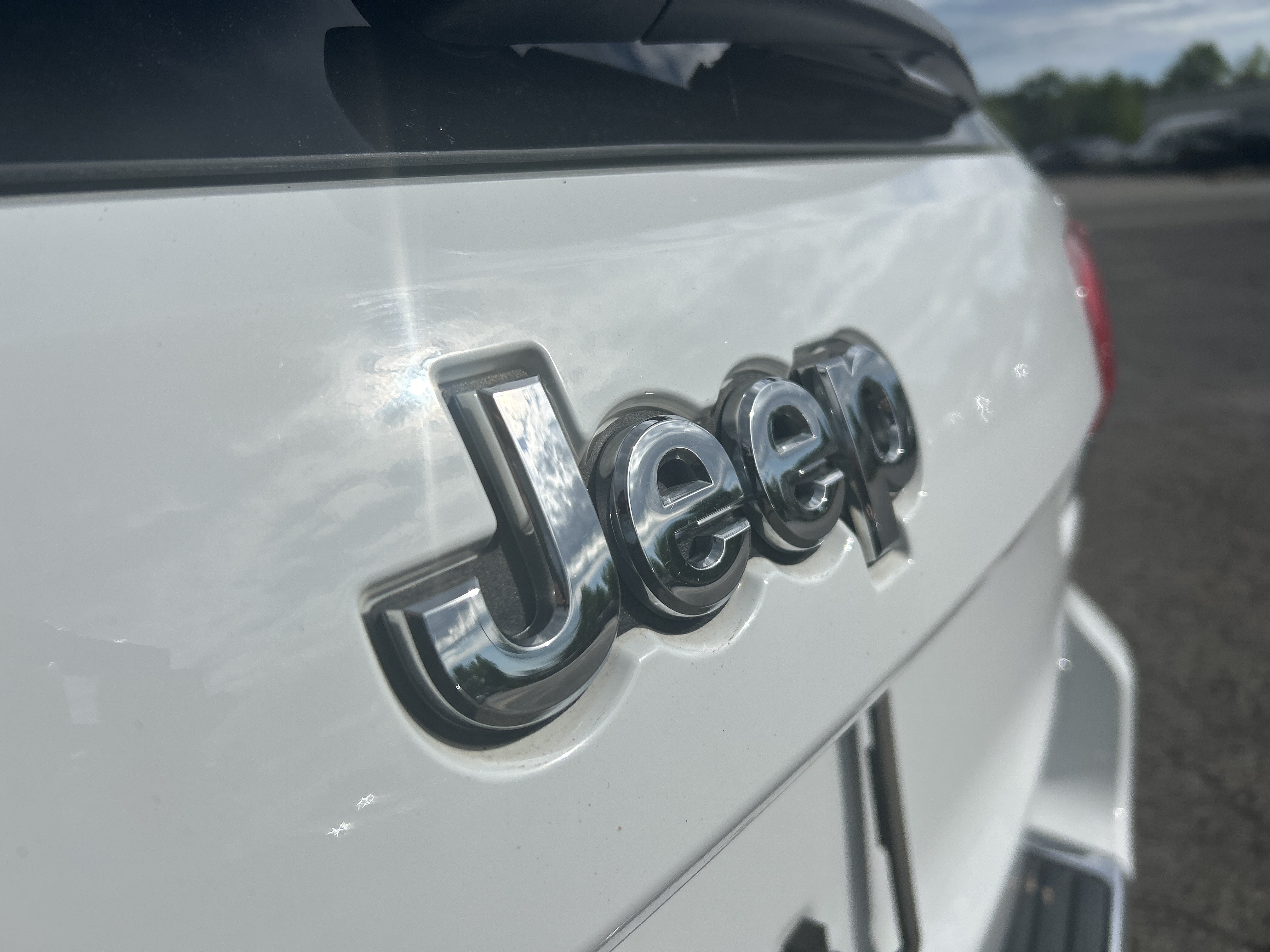Used 2018 Jeep Grand Cherokee Overland AWD/4WD image 27
