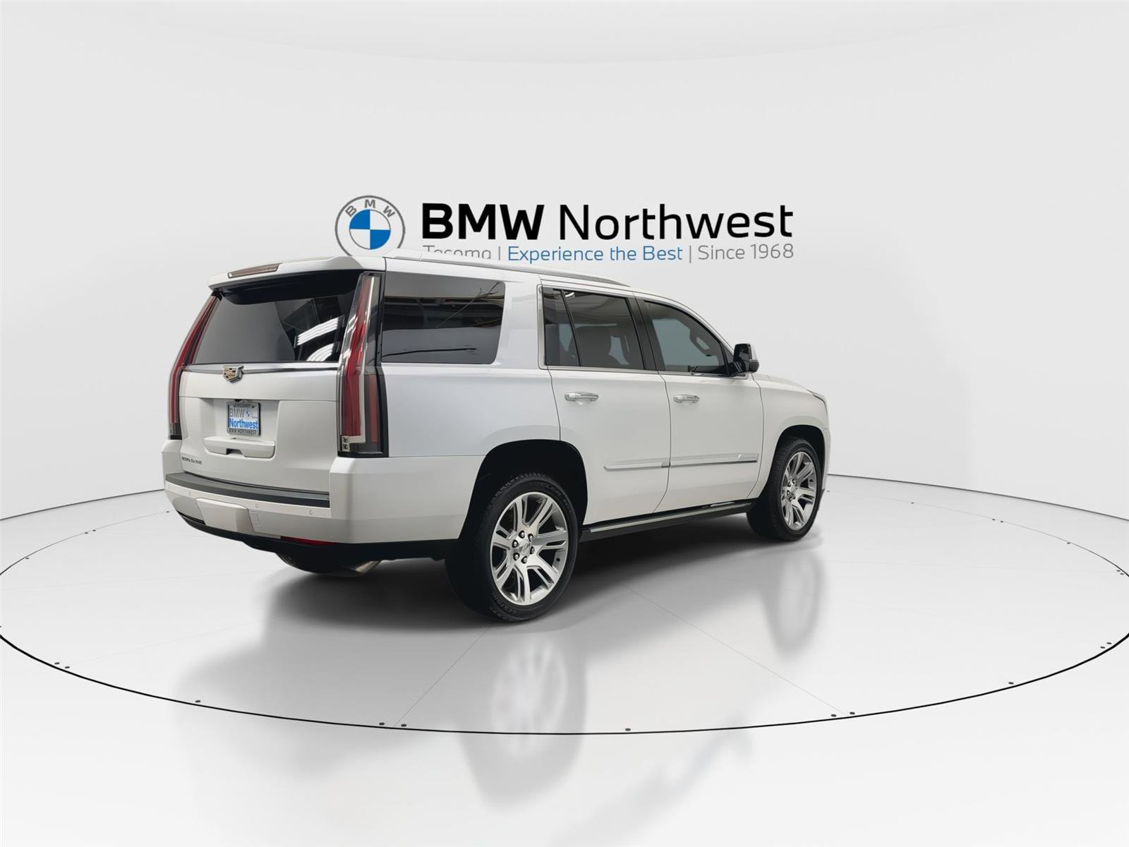 Used 2016 Cadillac Escalade Premium AWD/4WD image 3