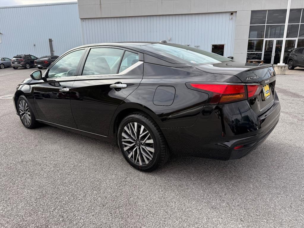 Used 2023 Nissan Altima 2.5 SV image 4