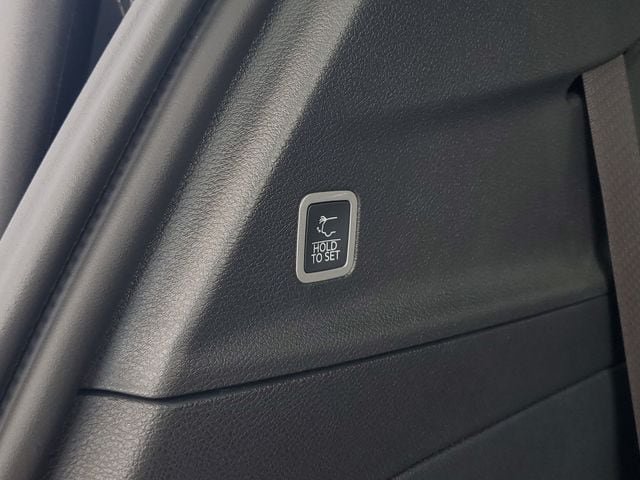New 2027 Chrysler Pacifica Limited AWD/4WD image 11