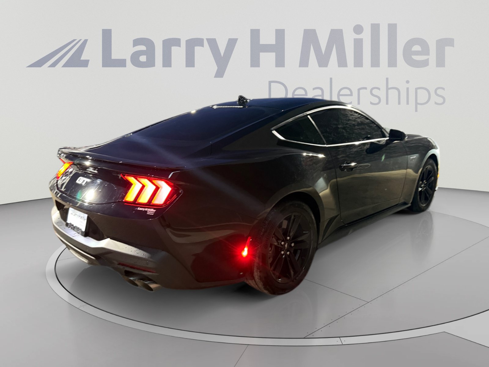 Used 2025 Ford Mustang GT RWD image 5