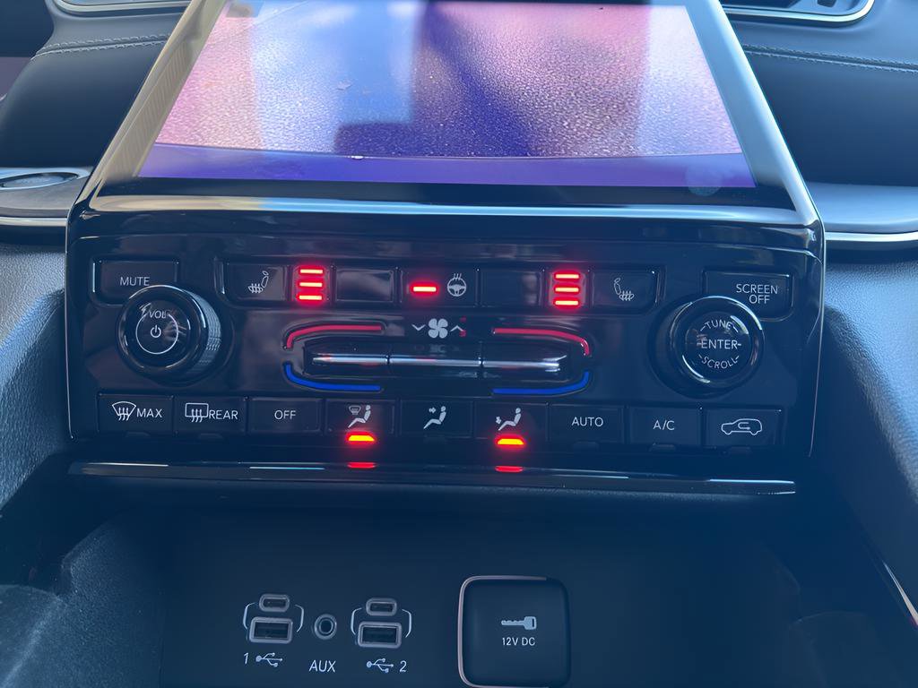 Used 2023 Jeep Grand Cherokee Limited w/ Black Appearance Package image 41