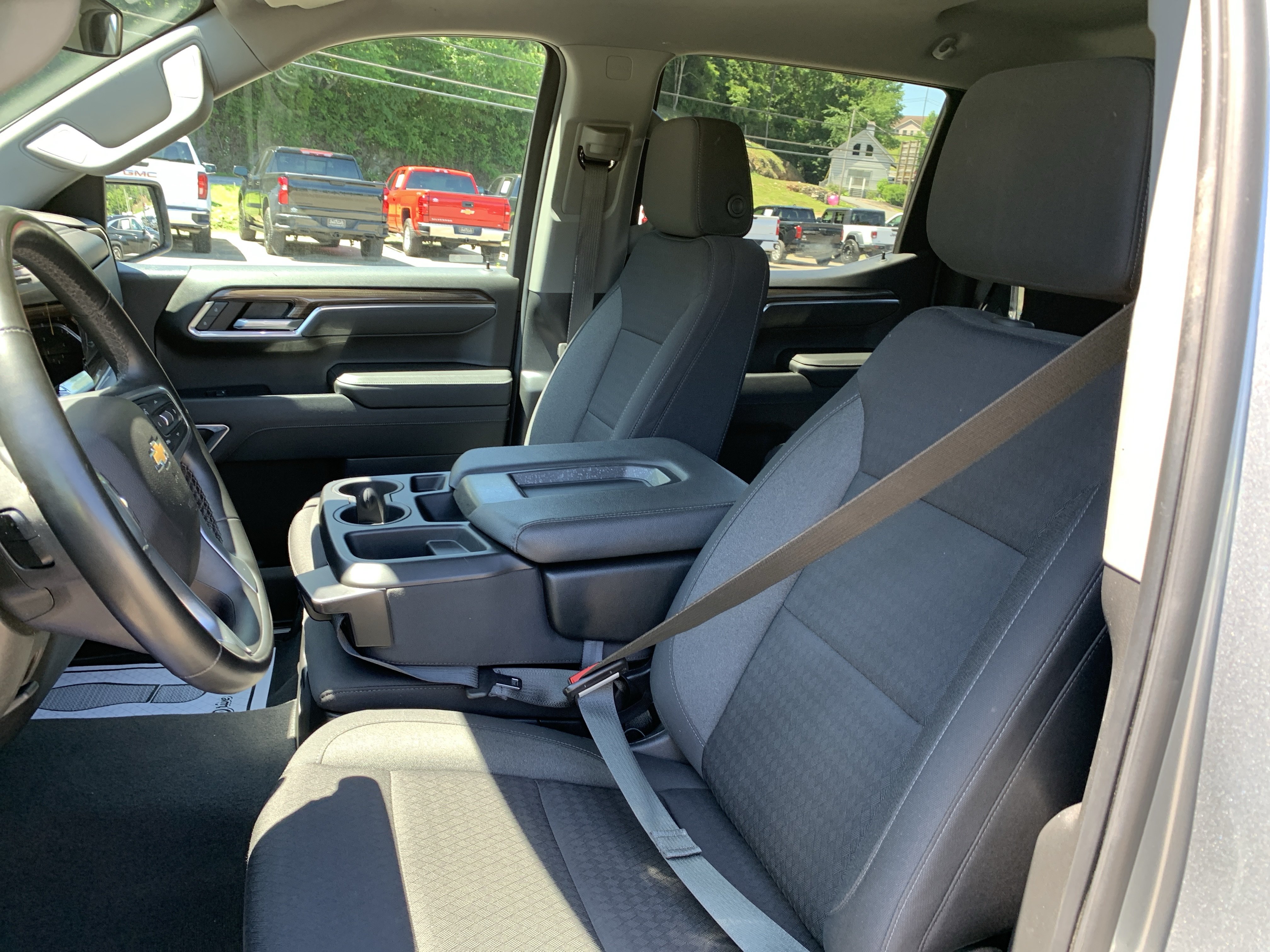 Used 2025 Chevrolet Silverado 1500 LT AWD/4WD image 19