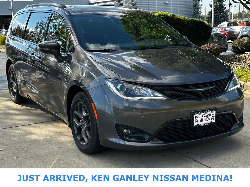 Used 2018 Chrysler Pacifica Limited w/ Advanced Safetytec Group
