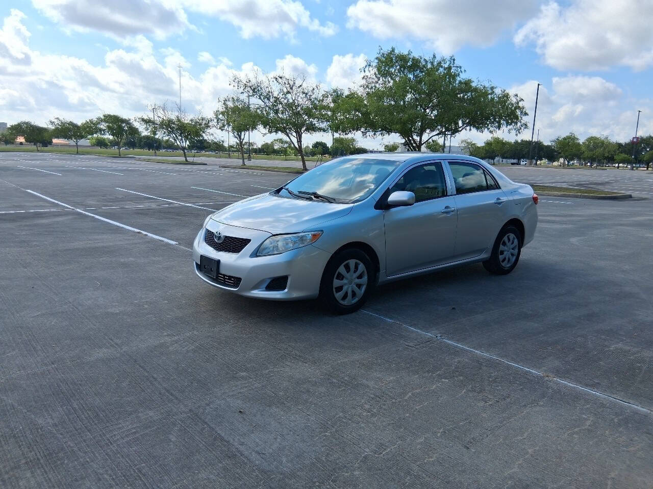 Used 2010 Toyota Corolla LE FWD image 2