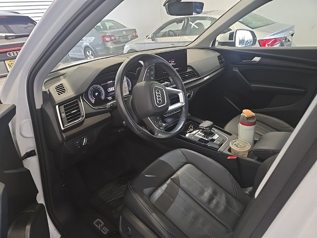 Used 2025 Audi Q5 2.0T Premium w/ Convenience Plus Package AWD/4WD image 3