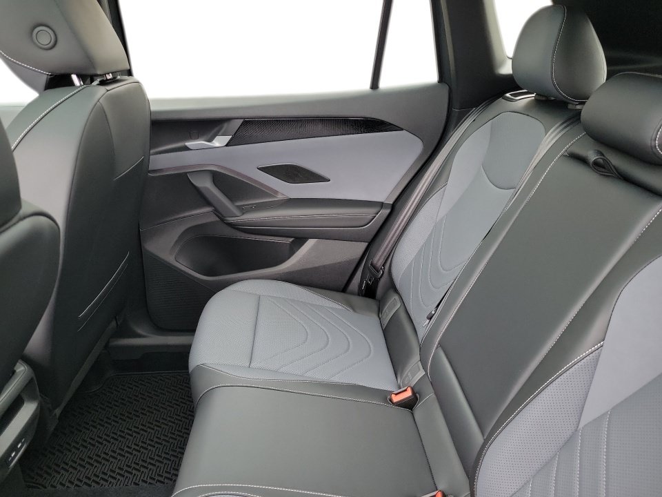 New 2026 Volkswagen Tiguan SE R-Line AWD/4WD image 12