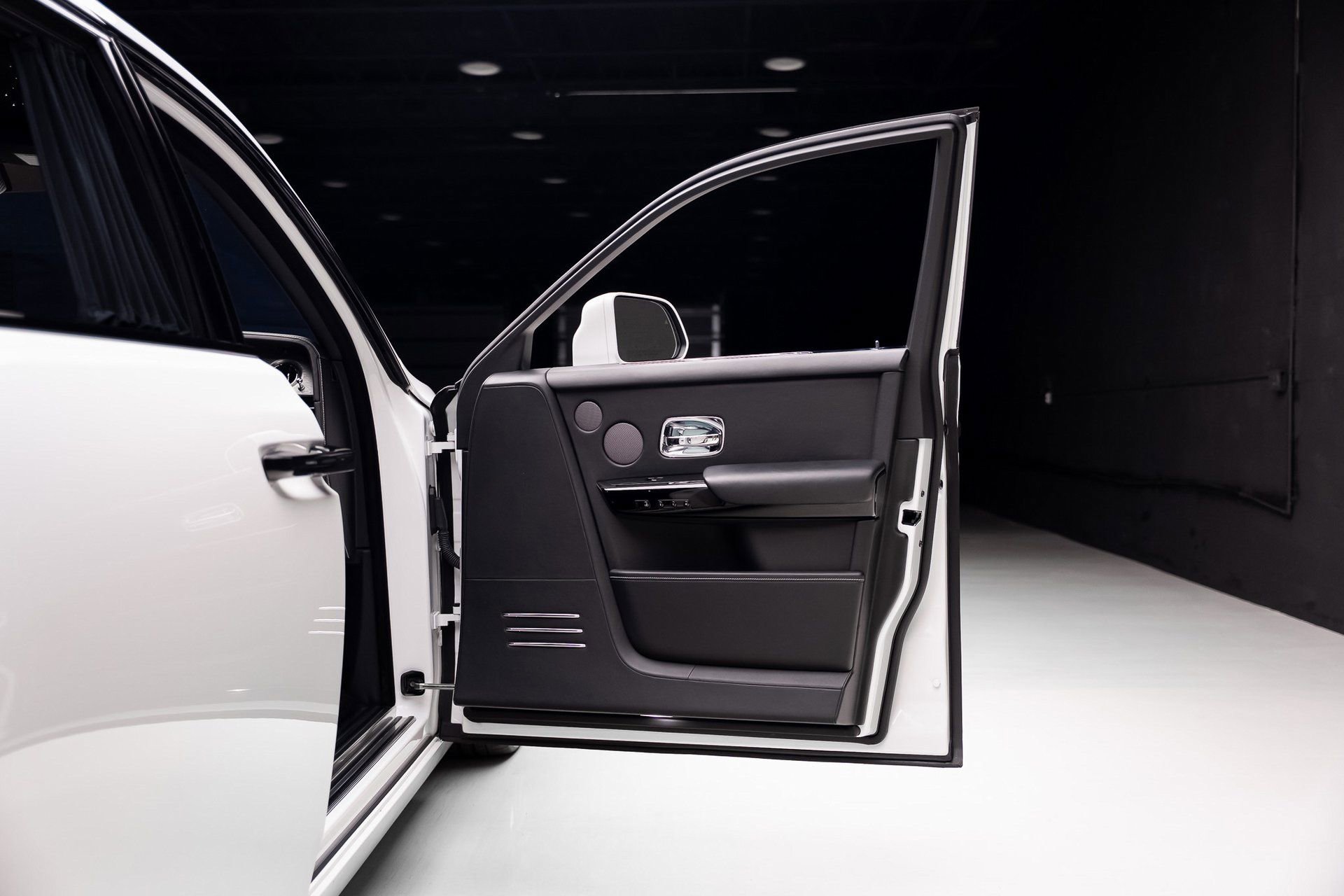 Used 2018 Rolls-Royce Phantom Sedan image 57