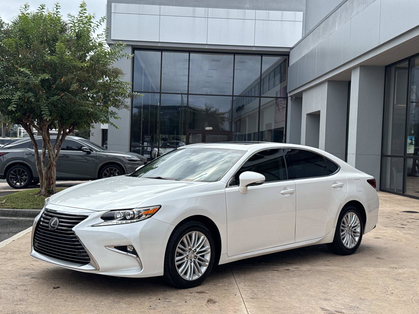 Used 2017 Lexus ES 350 w/ Premium Package FWD image 6