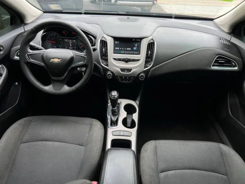 Used 2018 Chevrolet Cruze LS image 15