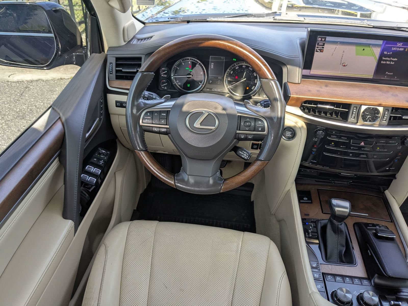 Used 2019 Lexus LX 570 4WD w/ Luxury Package image 17
