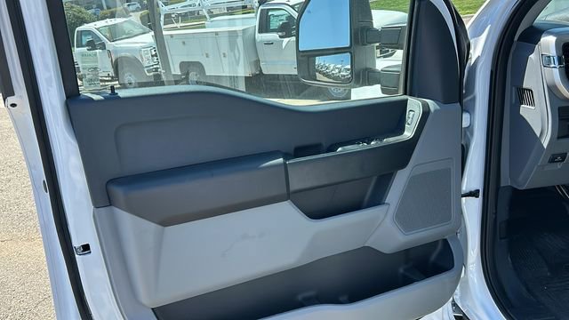 New 2025 Ford F550 4x4 Regular Cab Super Duty image 12