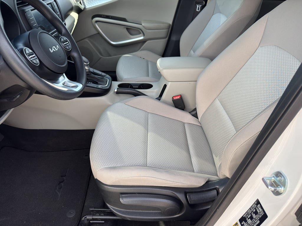 Used 2024 Kia Soul LX w/ Option Group 015 FWD image 10