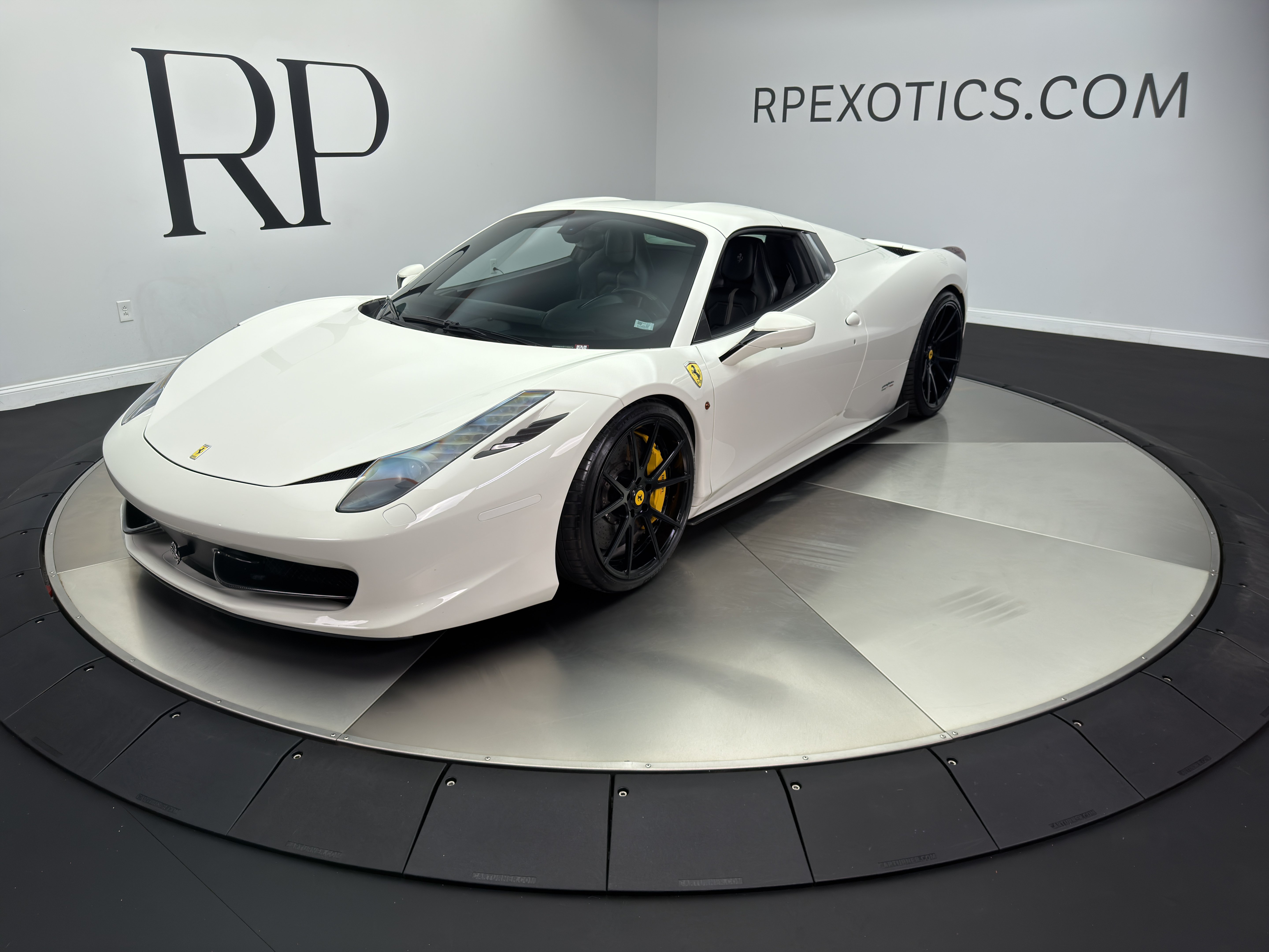 Used 2014 Ferrari 458 Spider RWD image 13