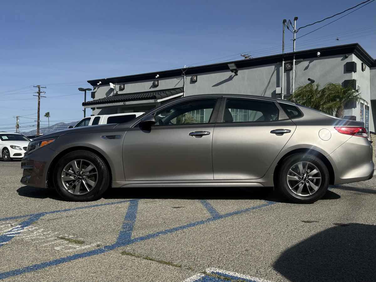 Used 2016 Kia Optima LX image 2