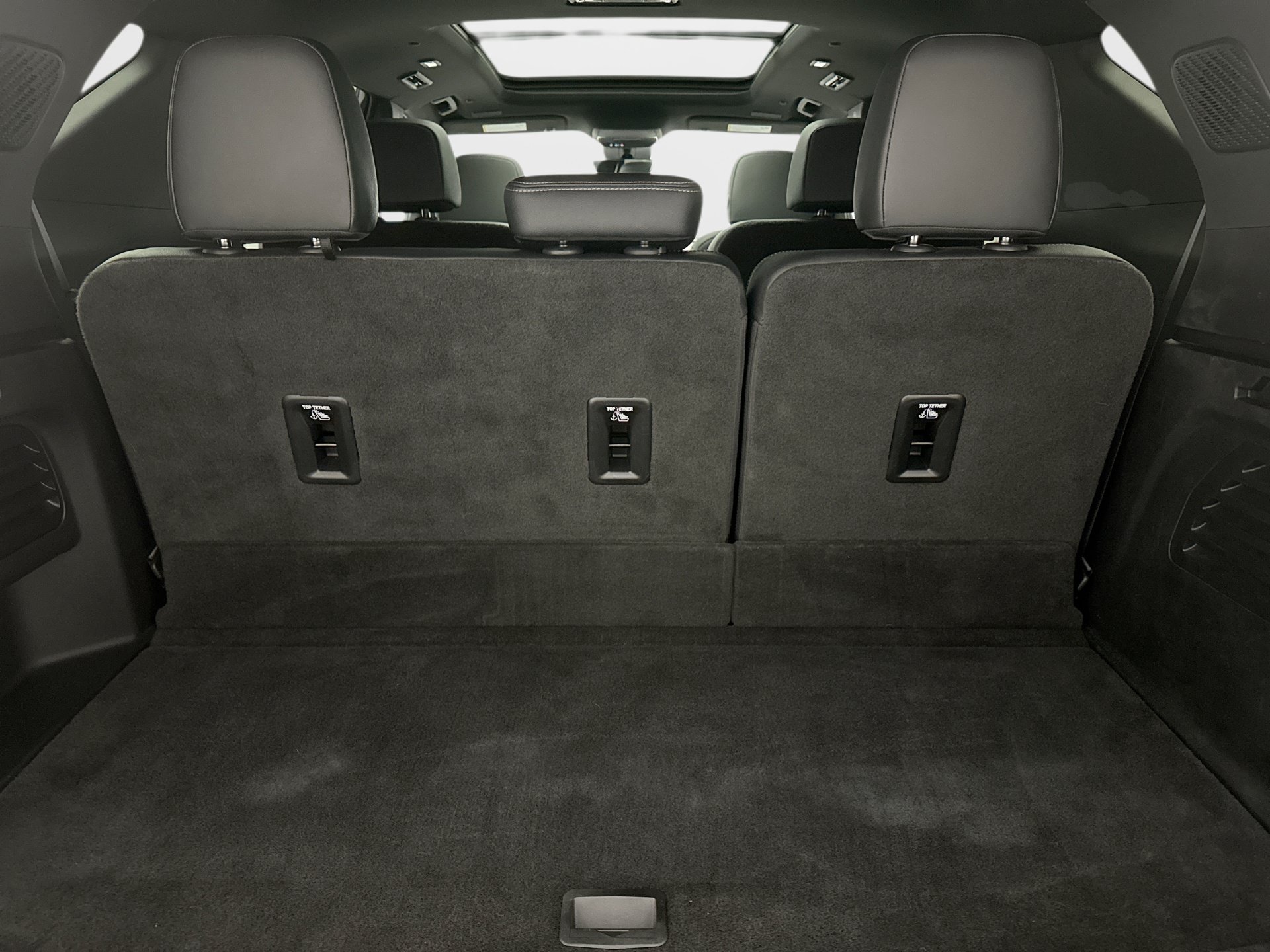 Used 2025 Chevrolet Traverse High Country w/ LPO, Floor Liner Package AWD/4WD image 25