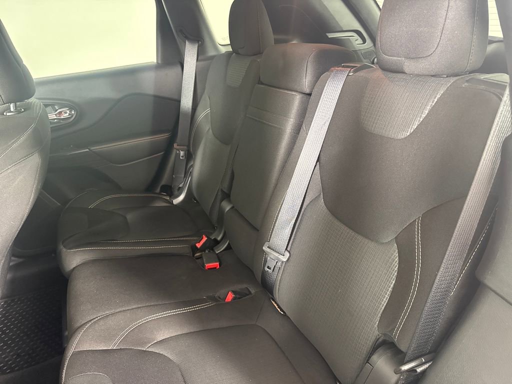 Used 2016 Jeep Cherokee Latitude w/ Comfort/Convenience Group image 25