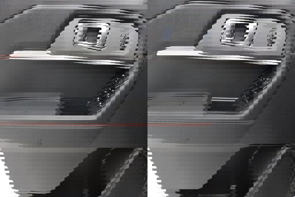 Used 2025 Ford Explorer ST-Line w/ ST-Line Street Pack AWD/4WD image 15