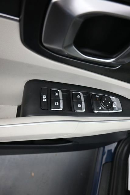 Used 2025 Kia Sorento S FWD image 11