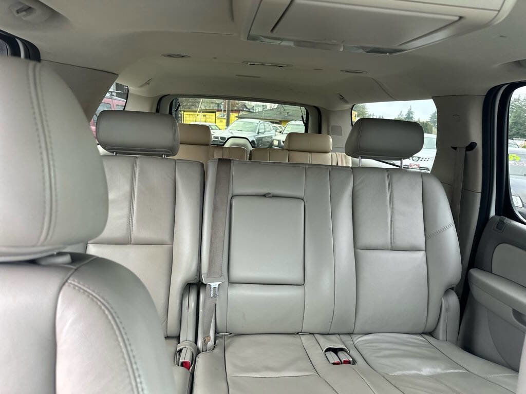 Used 2010 Chevrolet Suburban LT image 24