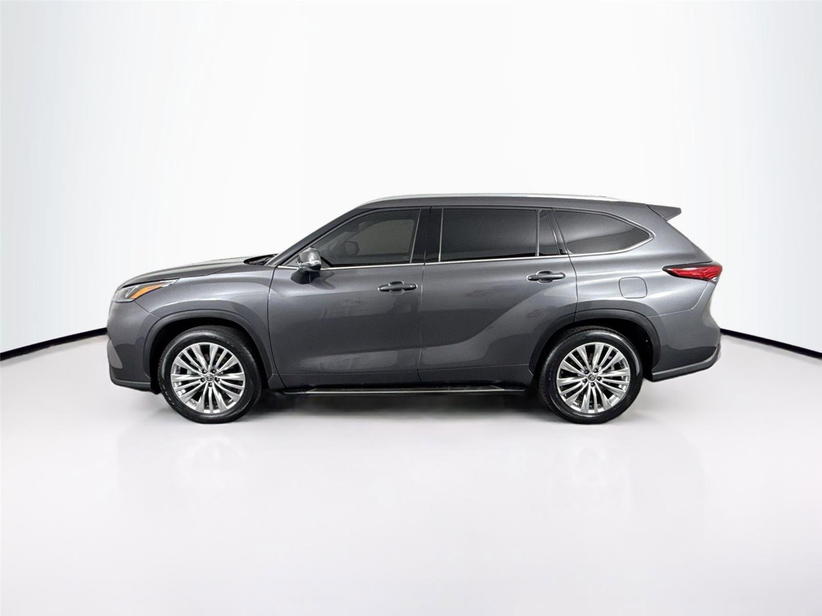 Used 2022 Toyota Highlander Platinum FWD image 14