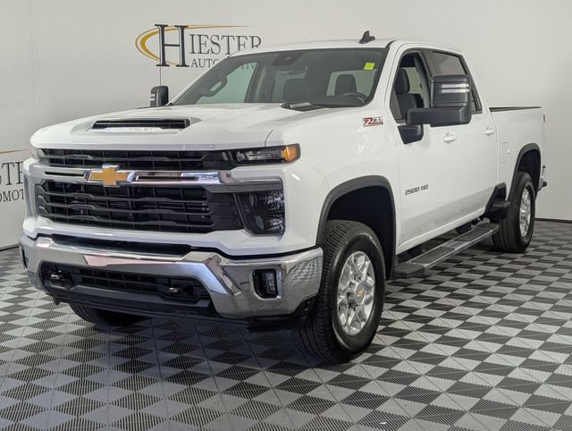 Certified 2025 Chevrolet Silverado 2500 LT AWD/4WD image 4