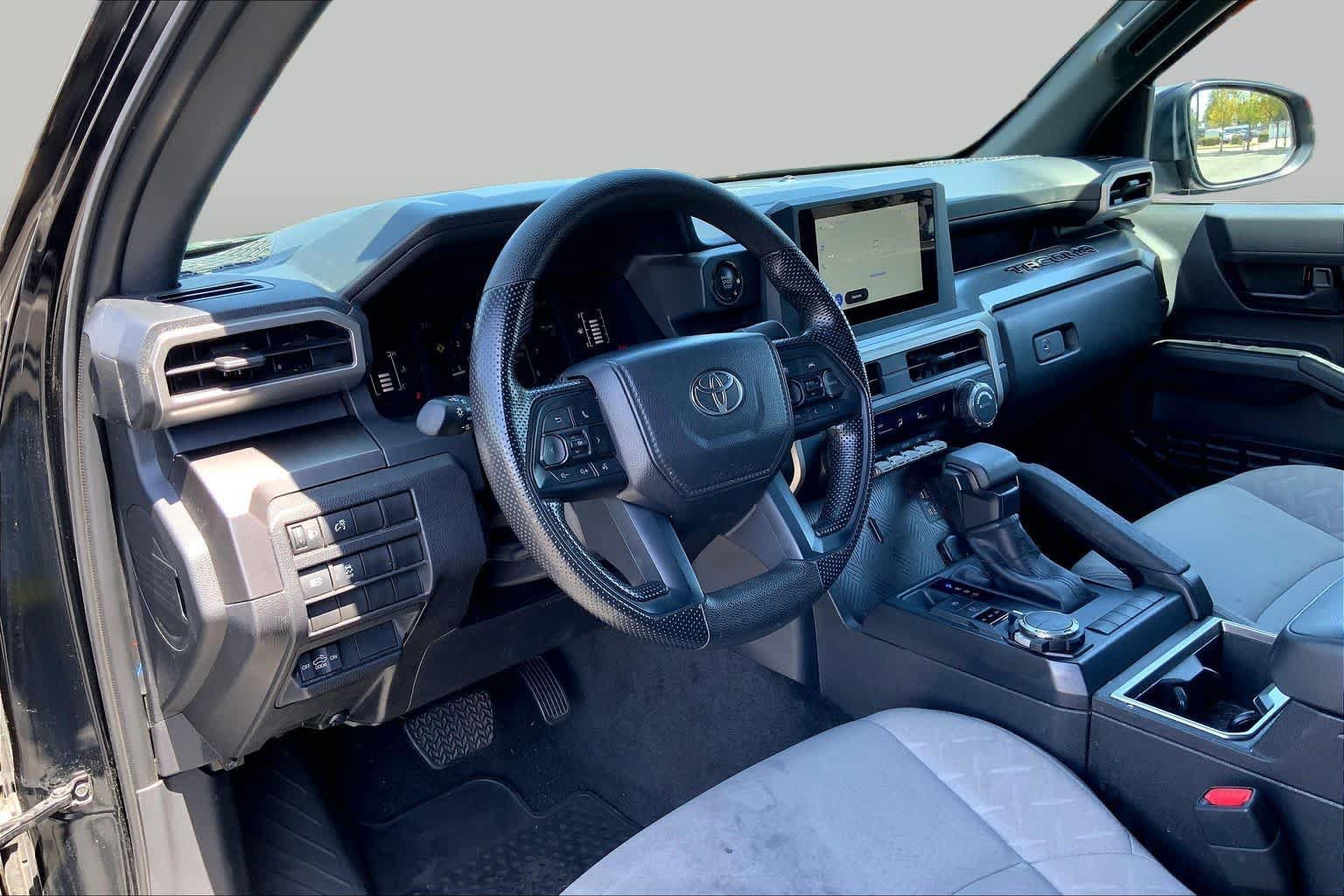 Used 2025 Toyota Tacoma SR5 AWD/4WD image 16