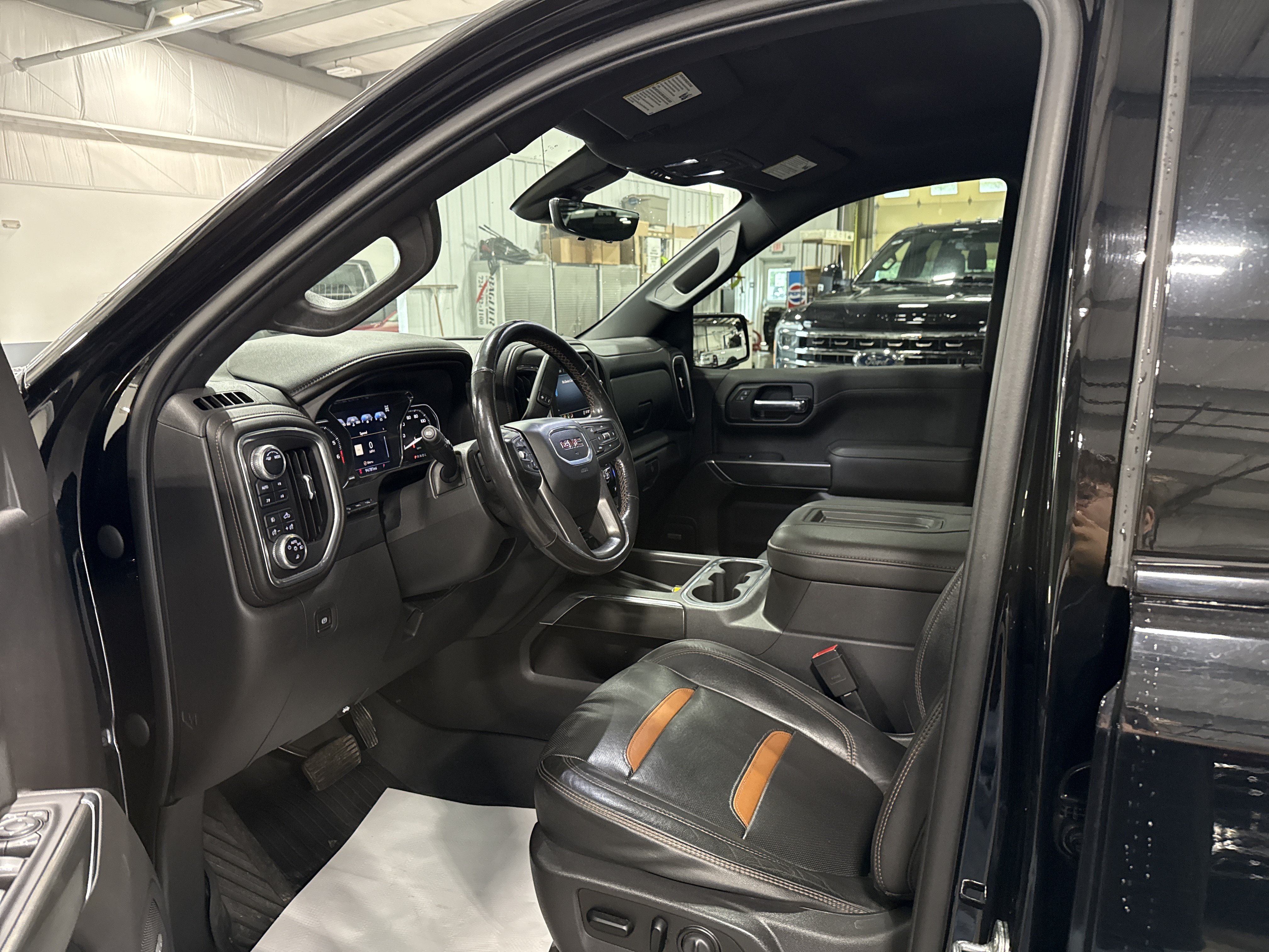 Used 2020 GMC Sierra 1500 AT4 w/ AT4 Premium Package AWD/4WD image 10