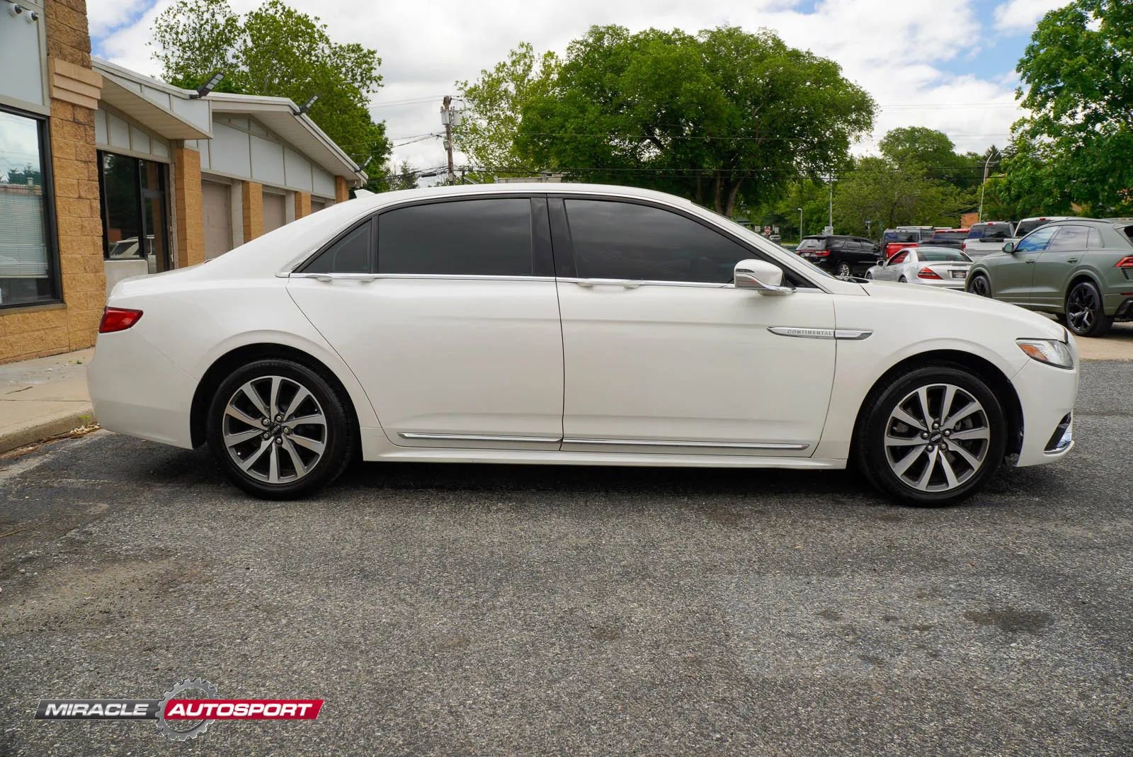 Used 2018 Lincoln Continental Premiere FWD image 8