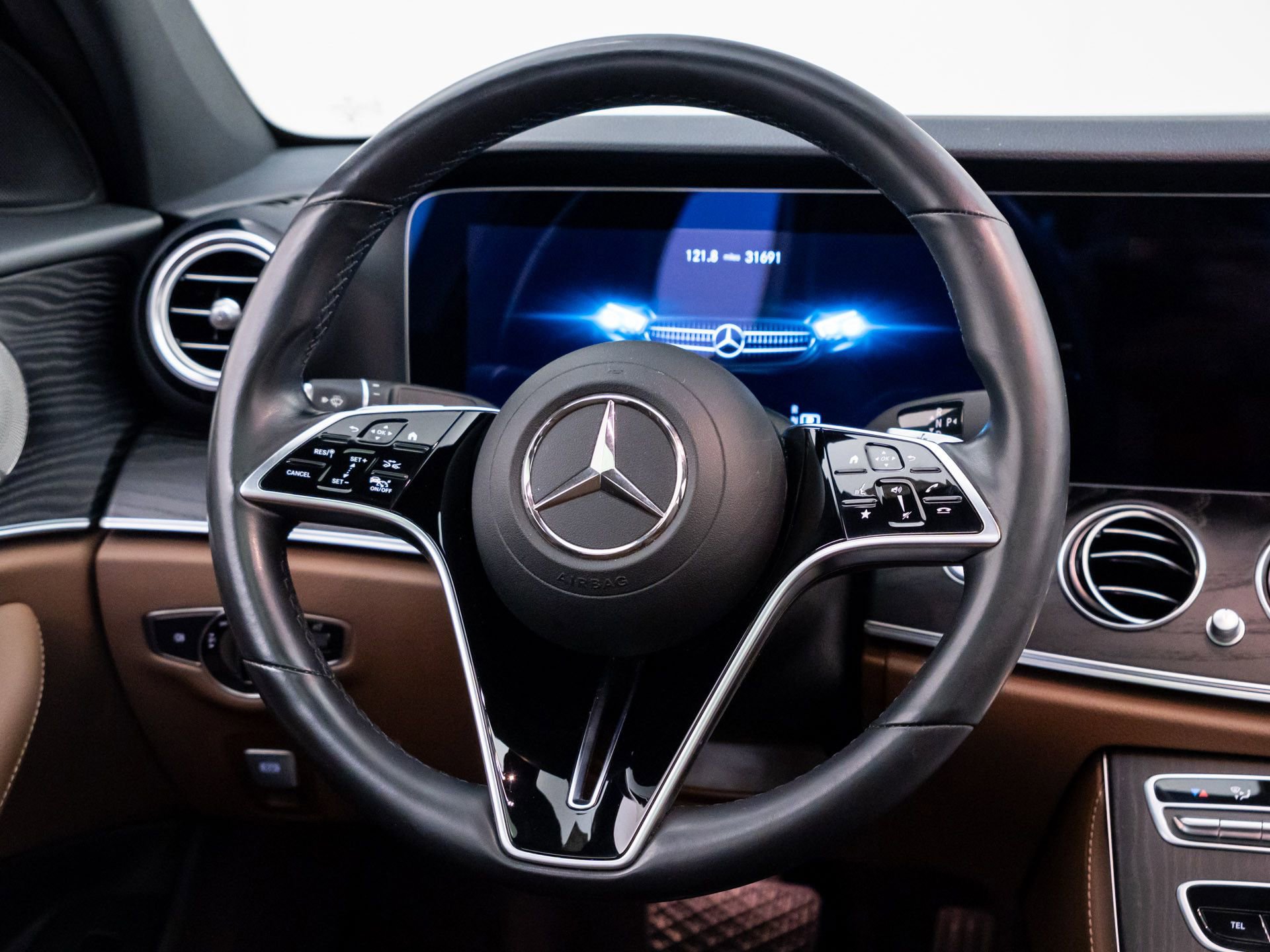 Used 2021 Mercedes-Benz E 350 4MATIC Sedan image 11