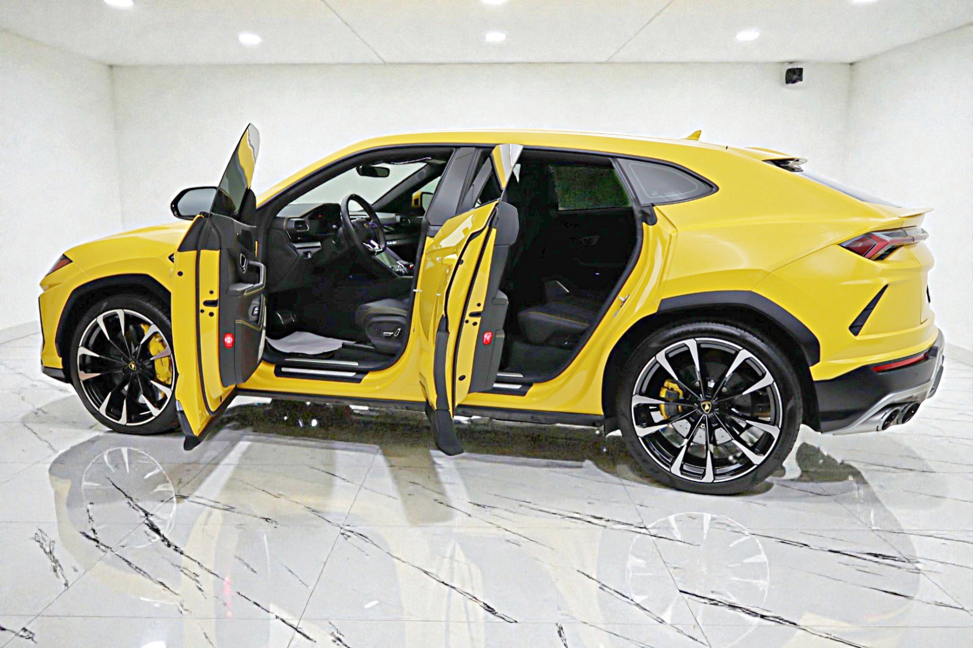 Used 2022 Lamborghini Urus image 4