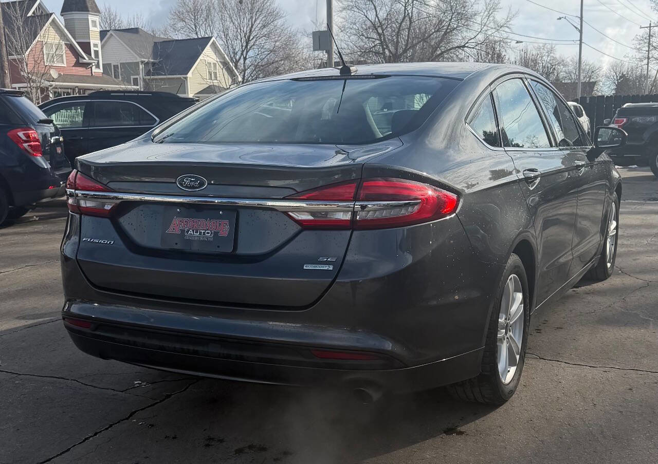 Used 2018 Ford Fusion SE image 12