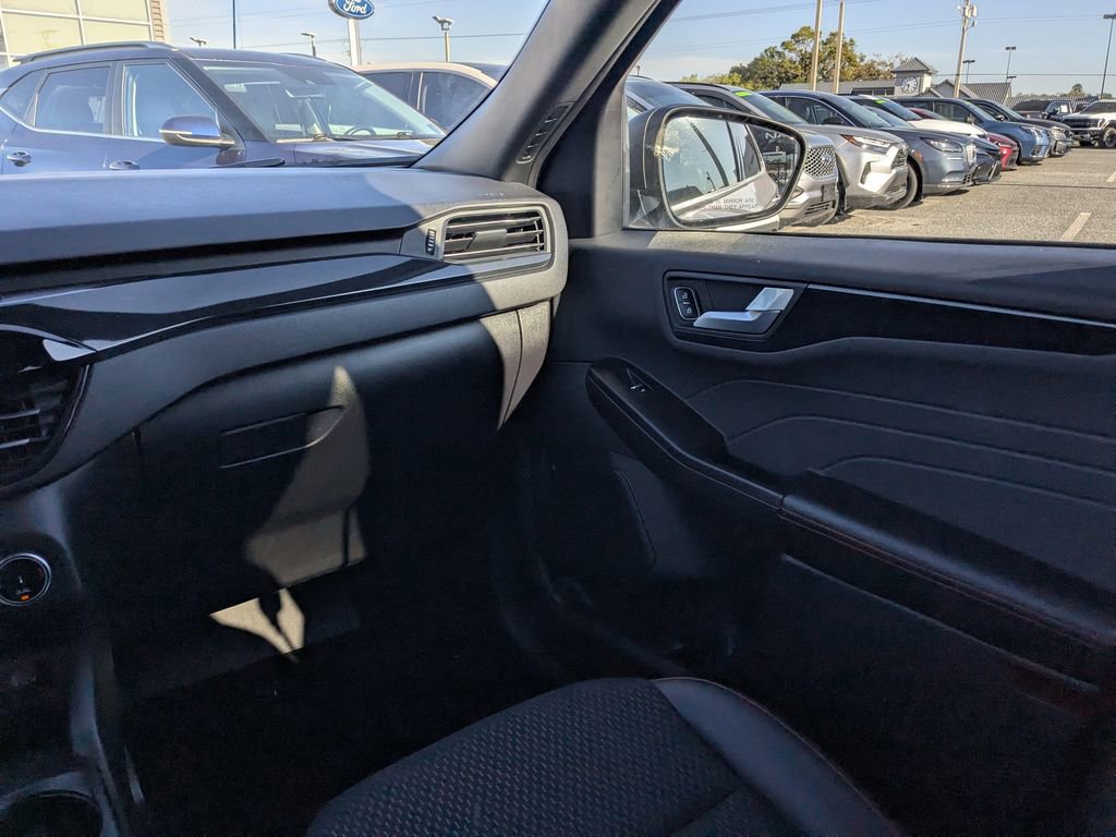 Used 2025 Ford Escape ST-Line image 16