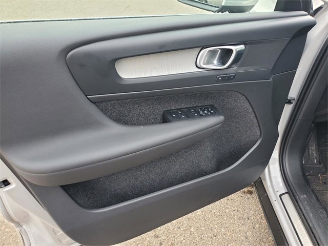 Used 2025 Volvo XC40 B5 Core w/ Protection Package Premier image 10