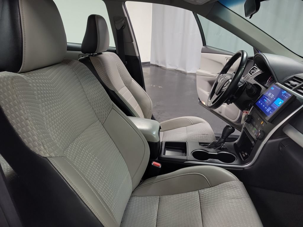 Used 2015 Toyota Camry SE FWD image 28