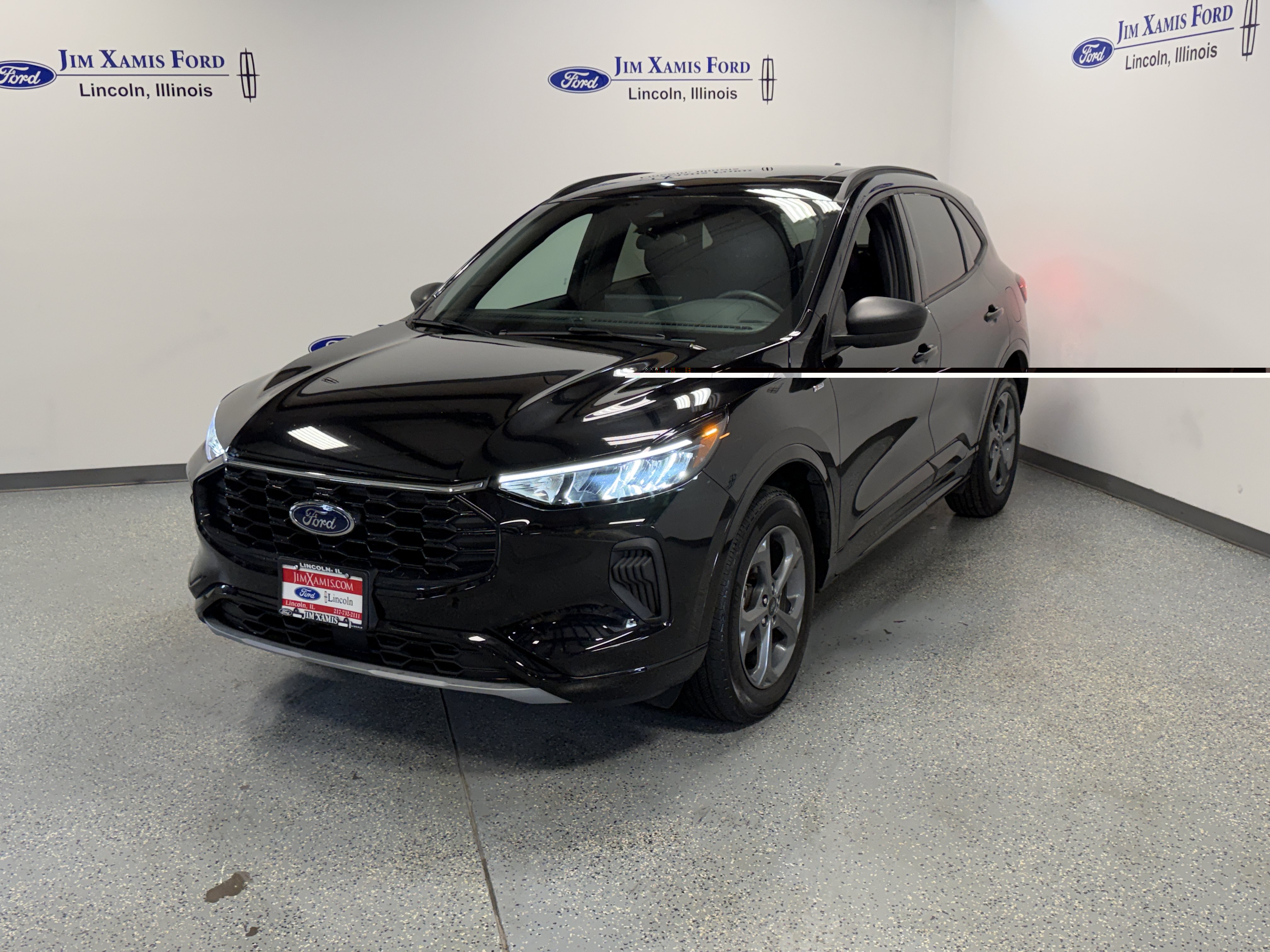 Used 2024 Ford Escape ST-Line w/ Tech Pack #1 AWD/4WD image 3