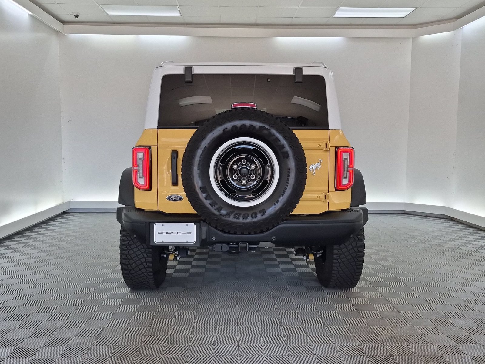 Used 2023 Ford Bronco Heritage Edition AWD/4WD image 11