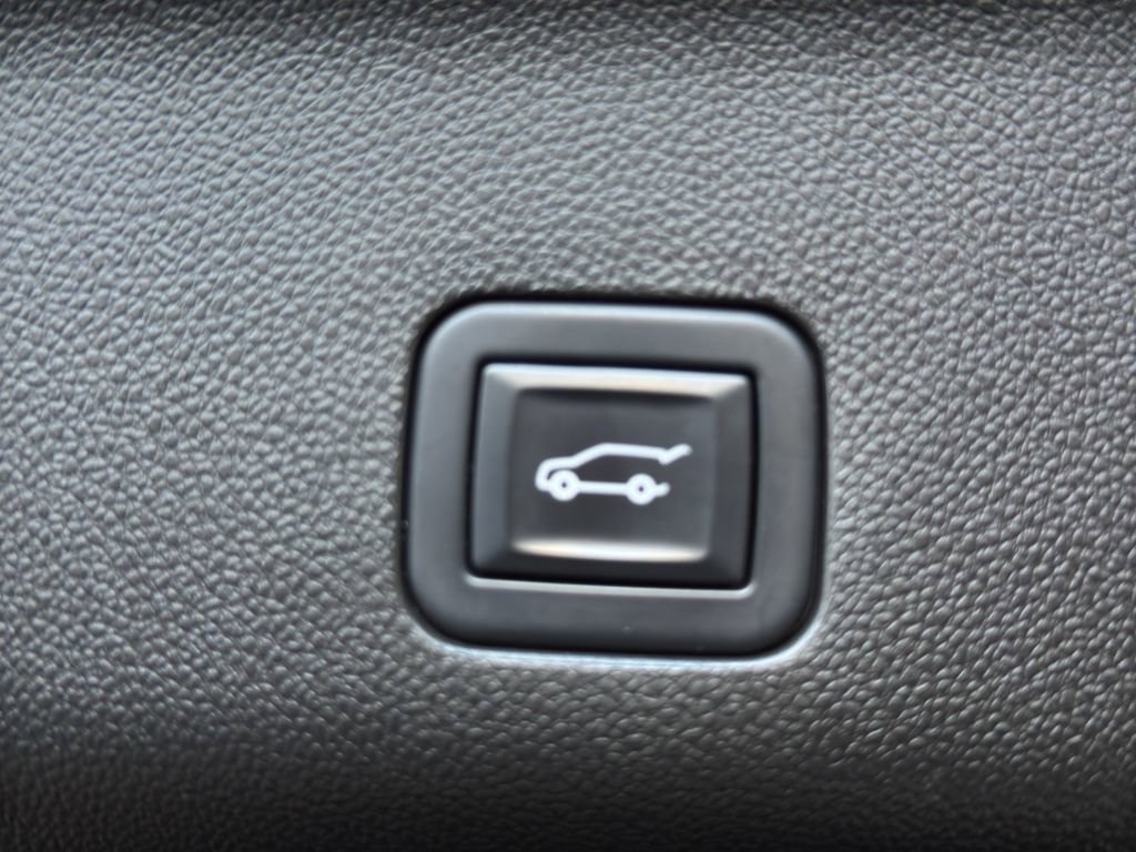 Used 2022 Chevrolet Tahoe RST image 24